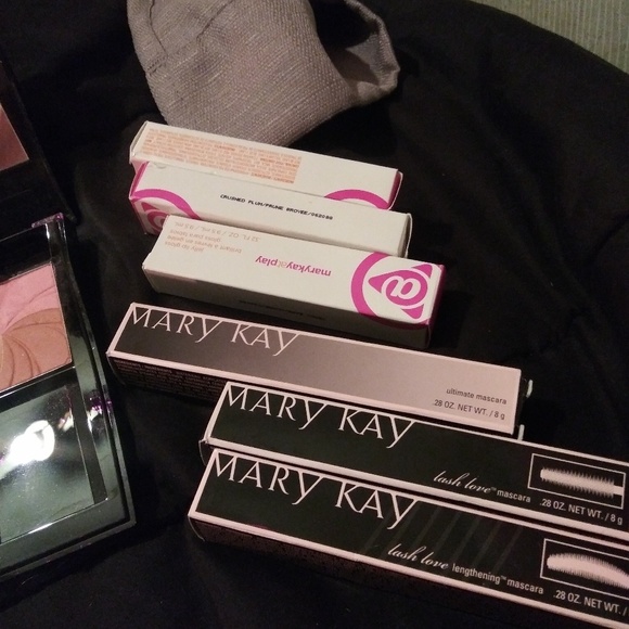 New Mary Kay makeup - Picture 1 of 8